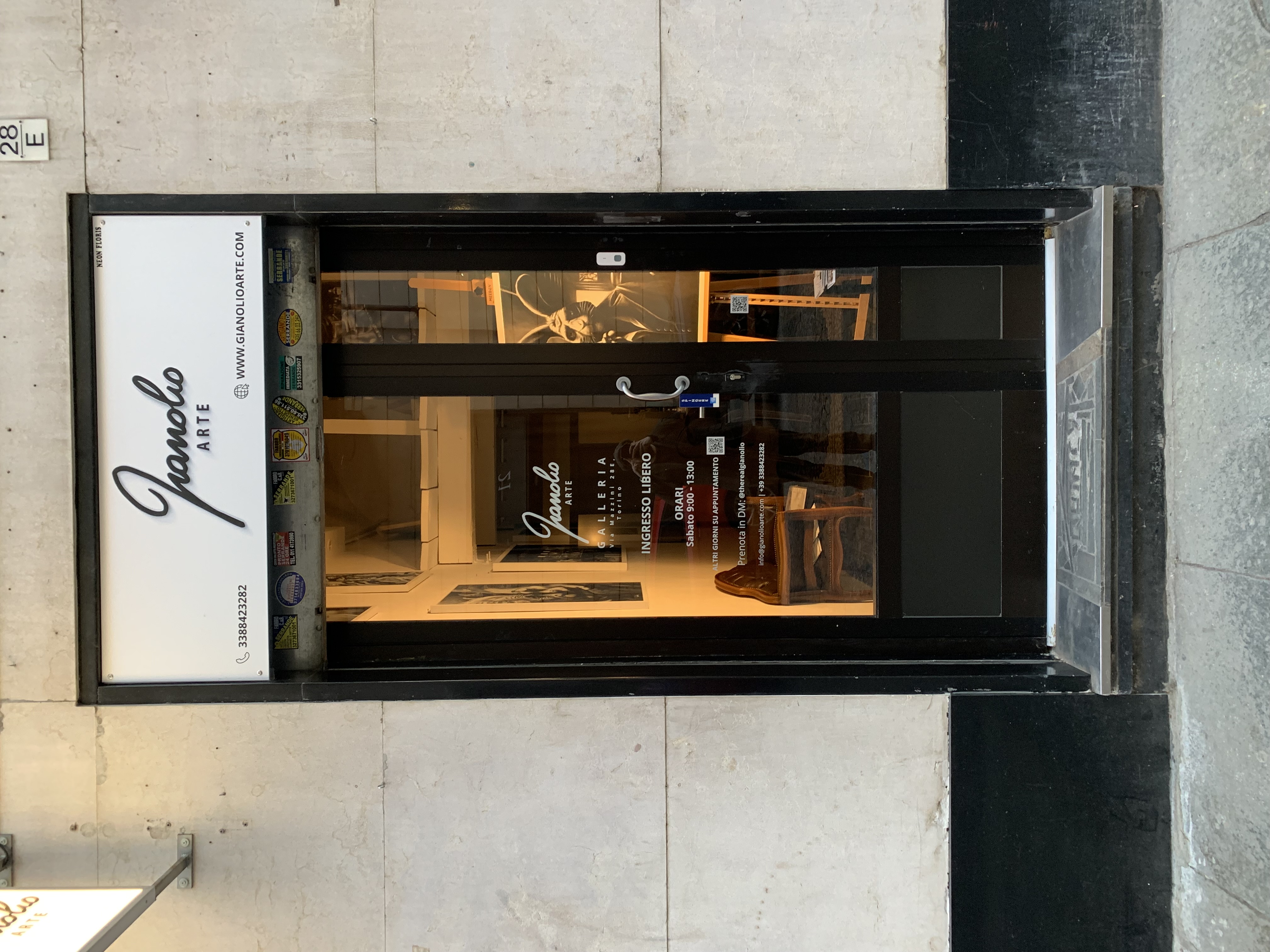 Ingresso Galleria GianolioArte — Via Mazzini 28E Torino